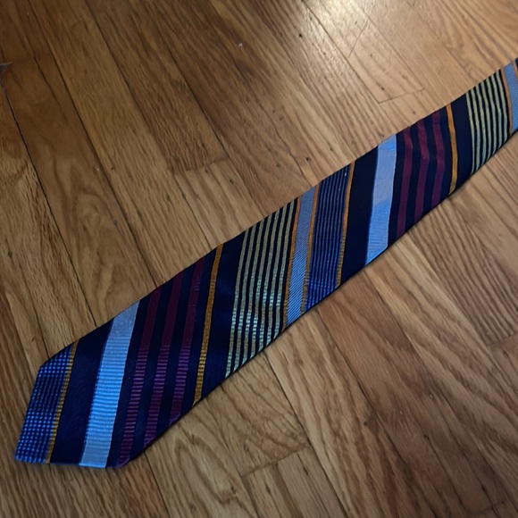 DeSantis Collection Silk Tie with Exotic Color Pattern - Picture 2 of 2